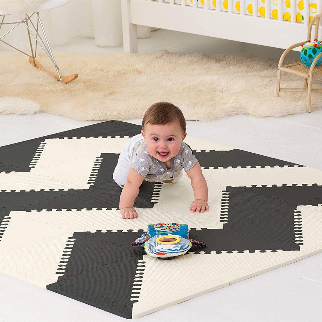 Skip Hop Black & Cream Color Playspot Geo Foam Tiles || Birth+ to 24months || Distress Box